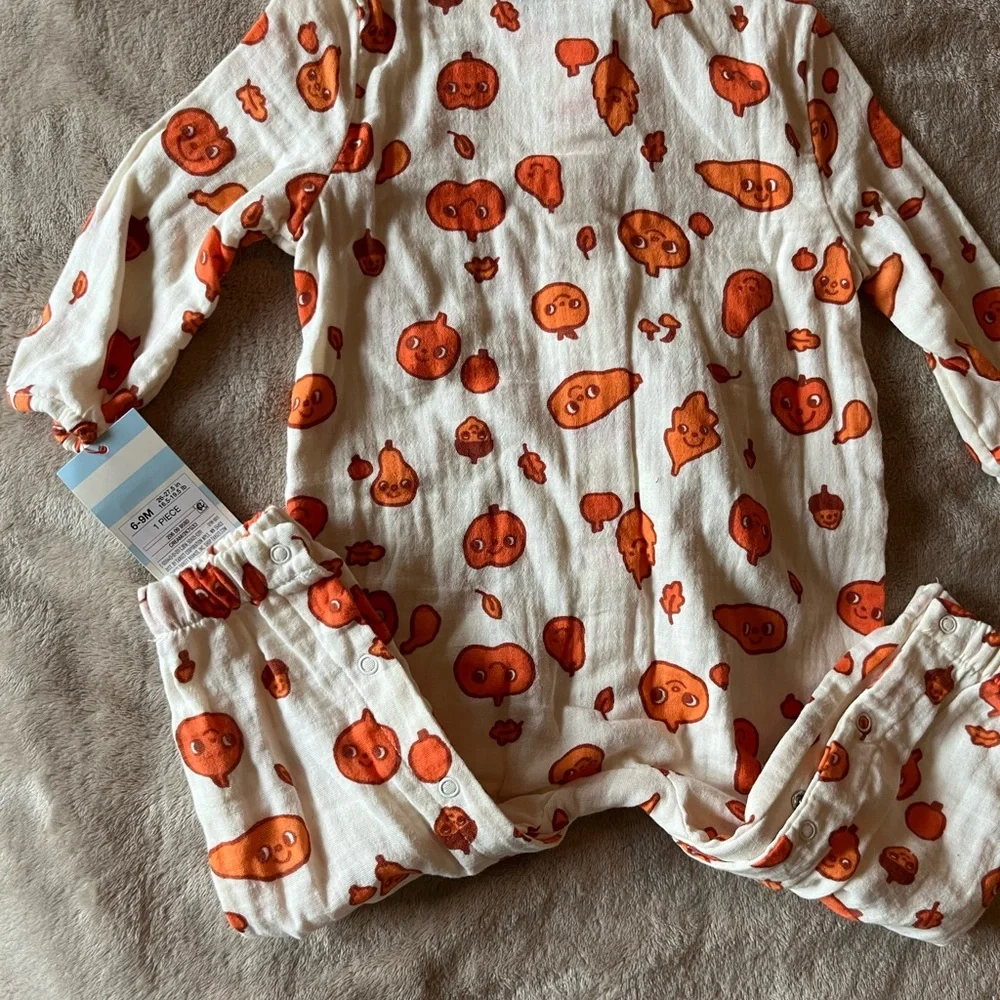 NWT Cat and Jack Romper with Snap Button Closure Size 6-9 Months 26-27.5 in